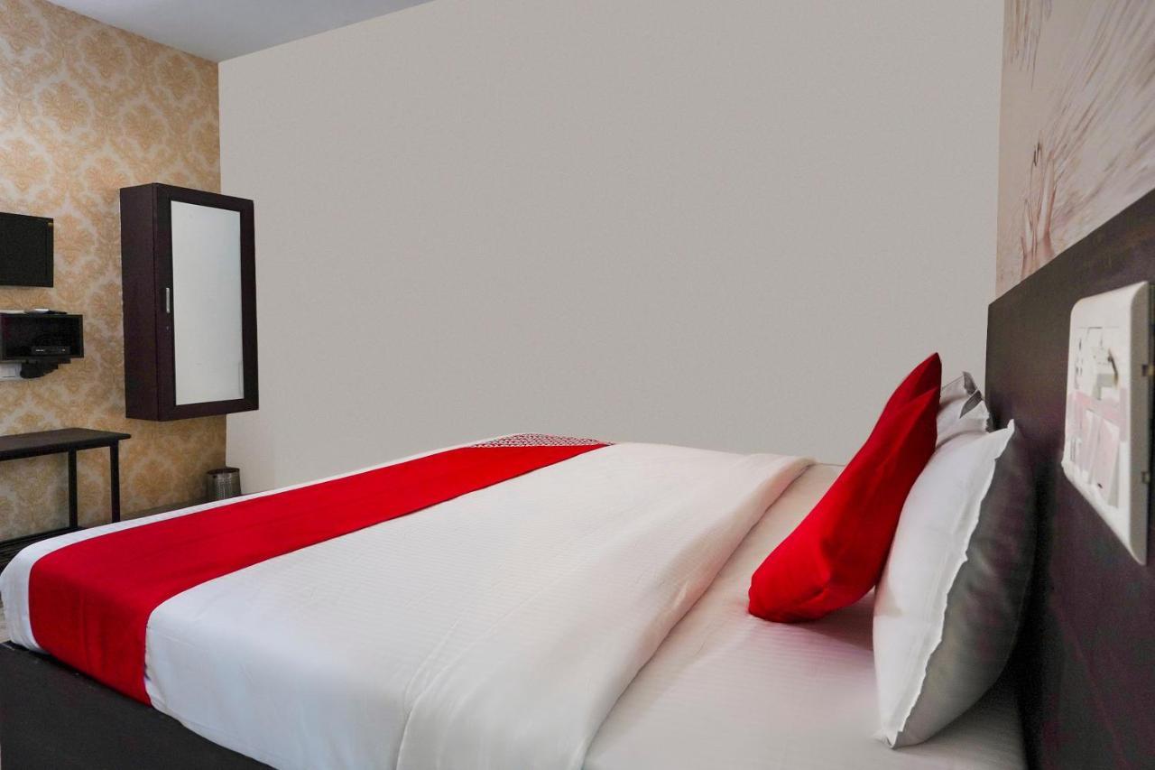 Oyo Flagship 68474 Hotel Viraj 푸네 외부 사진