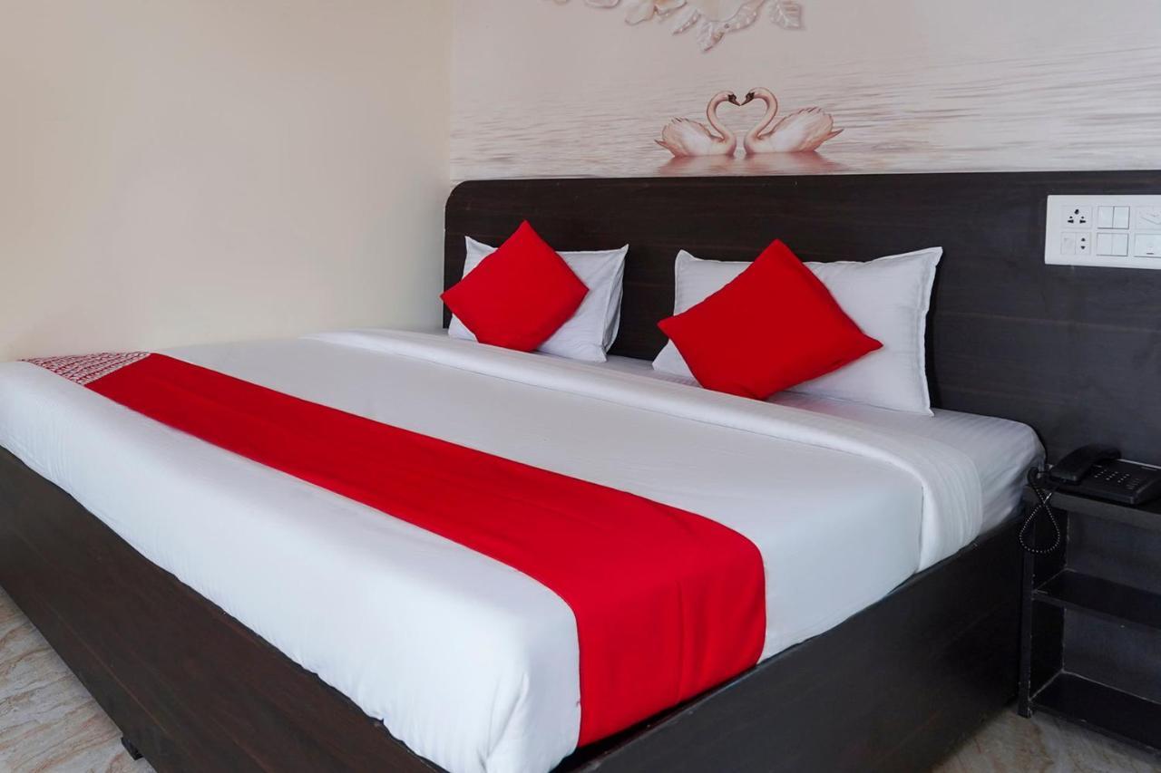 Oyo Flagship 68474 Hotel Viraj 푸네 외부 사진